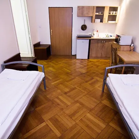 Apartment Happy For Friends